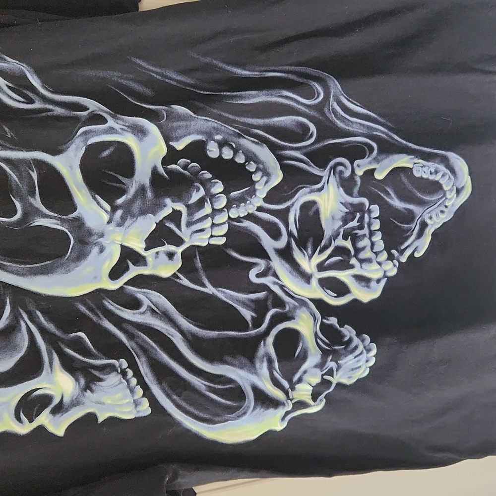 Flaming skull tshirt - Picture 3 of 5